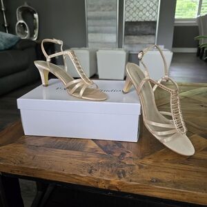 New Papell Gold Strappy Sandals Leather Soles